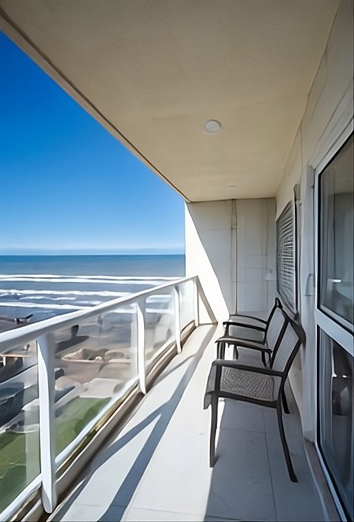 Departamento 3 ambientes, piso 8 con vista al mar — Av. Colón